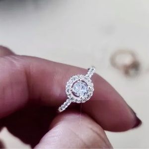 🆕 Dainty .925 Silver Halo Diamond Ring Sz 8+ NWT